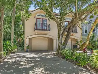 Wonderful Townhouse One Block to the Ocean