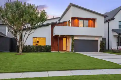 Cutting-edge Modern Smart Home with Lap Pool