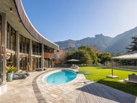 CONTEMPORARY ARCHITECTURAL FLAIR WITH DRAMATIC MOUNTAIN VISTAS