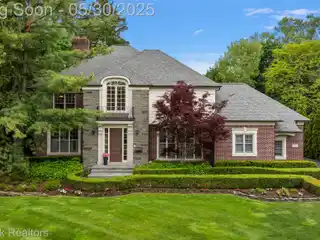 Spacious Estate with Flexible Floor Plan