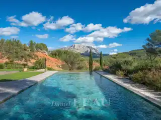 Magnificent Estate with Panoramic Sainte Victoire Views
