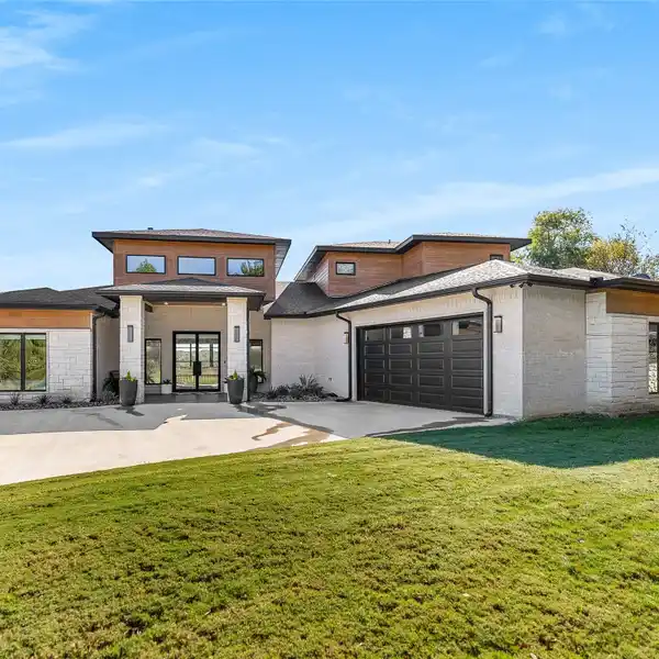 EXCEPTIONAL WATERFRONT LIVING