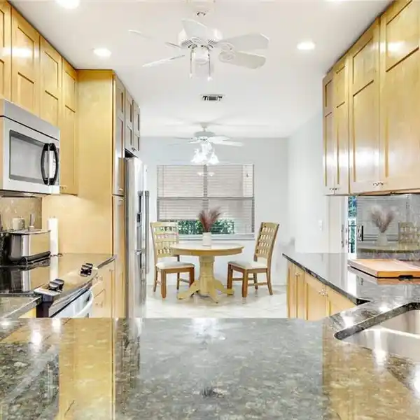 OPPORTUNITY FOR AN OLD NAPLES PIED A TERRE