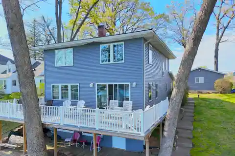 Spectacular Completely Renovated Magician Lake Home