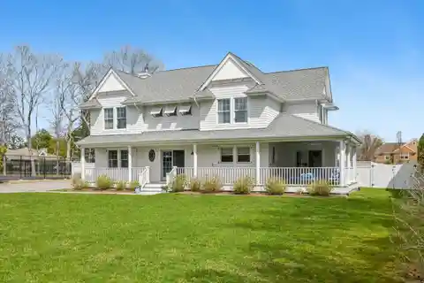 Perfect Blend of Comfort and Coastal Elegance
