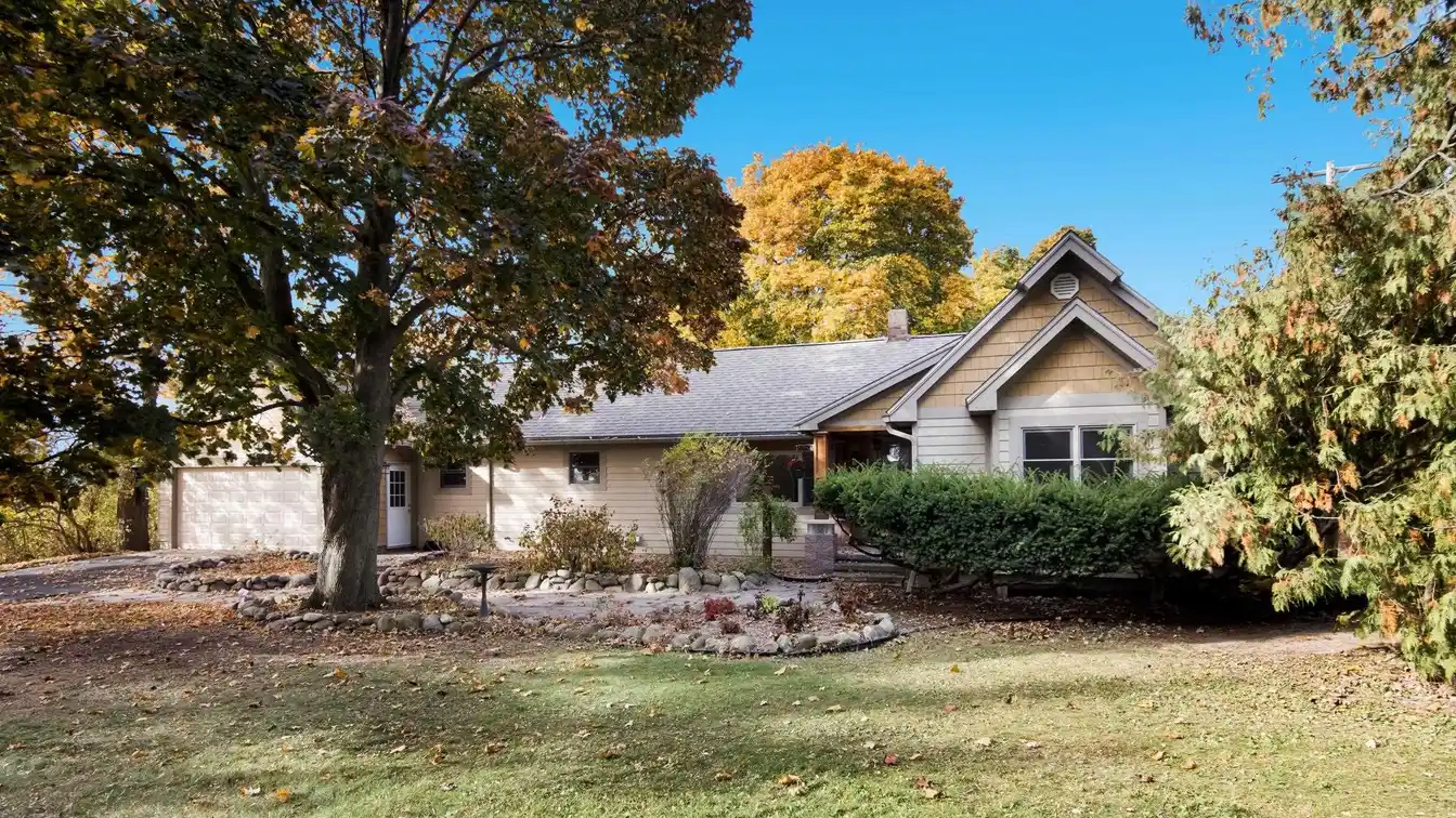 Retro Charm with Stunning Views