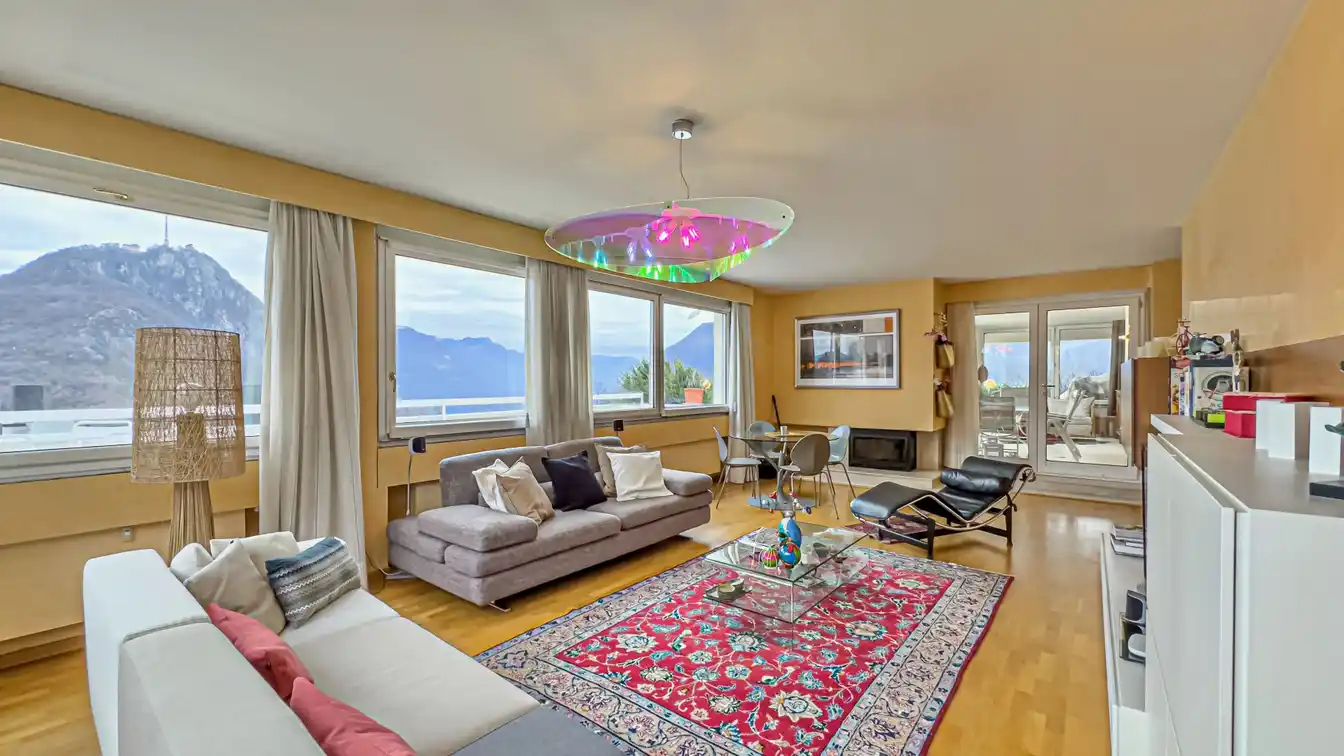 Elegant Penthouse Apartment with a View of Lake Lugano
