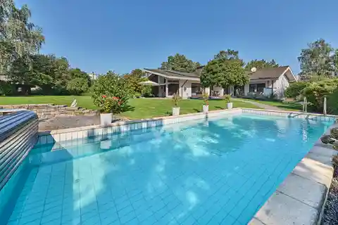 Spacious Bungalow-Style Villa