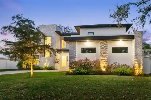 Simply Stunning Newer Construction