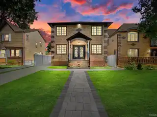 Beautiful Brand New Home in Bellerose