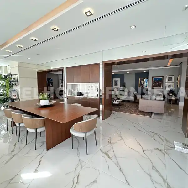 HIGH-END APARTMENT IN A LUXURIOUS NEOCLASSICAL BUILDING