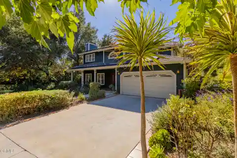 Peaceful Home with Tranquil Outdoor Retreat