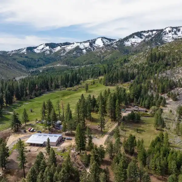 EXCEPTIONAL 82-ACRE ESTATE