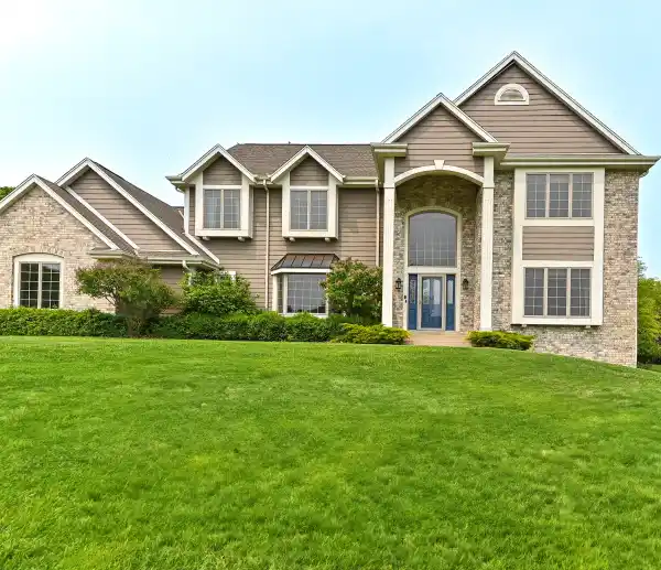 LUXURIOUS HOME IN FAMILY-FRIENDLY SETTING