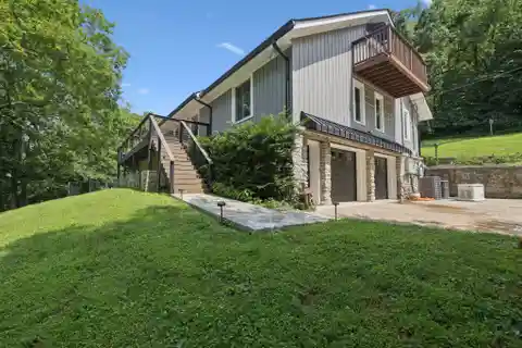 Private Retreat in the Heart of Oak Hill