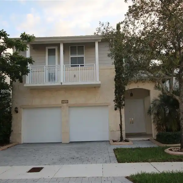 GRACIOUS HOME IN VINTAGE ESTATES
