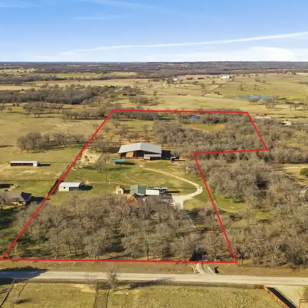 15-ACRE TURNKEY HORSE PROPERTY