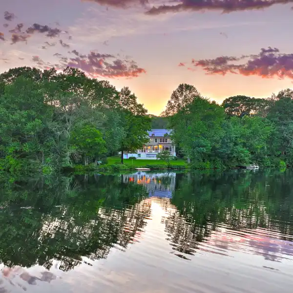 IMPECCABLY DESIGNED LAKEFRONT HOME