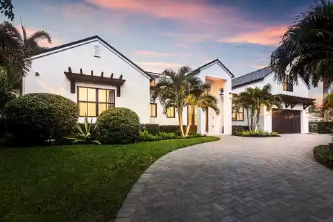 Modern Luxury Meets Effortless Canal-Front Navigation