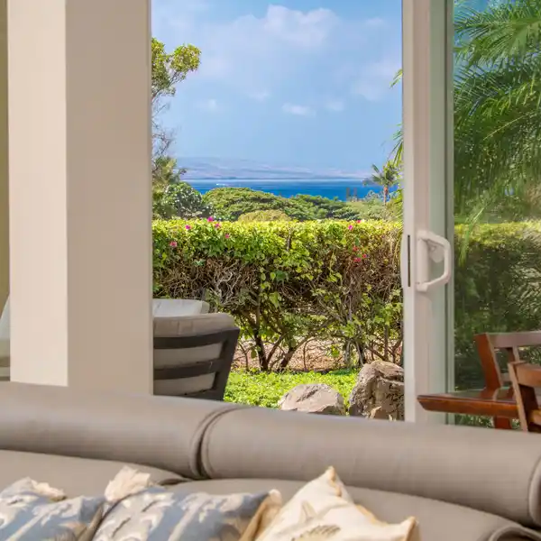 BEAUTIFULLY UPDATED HOKULANI GOLF VILLAS RESIDENCE