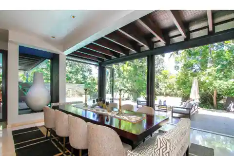 Modern Elegance in Exclusive Forest Estate