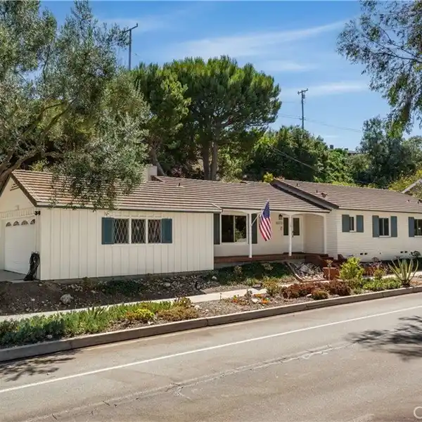 INVITING RANCH-STYLE HOME