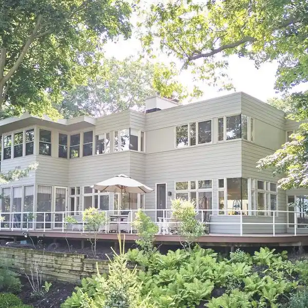 FABULOUS CONTEMPORARY ON THE HILLSIDE OF LAKE SHORE DRIVE