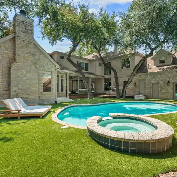 TRADITIONAL CHARM WITH CONTEMPORARY ELEGANCE