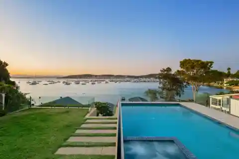 The Ideal Luxury Lake House
