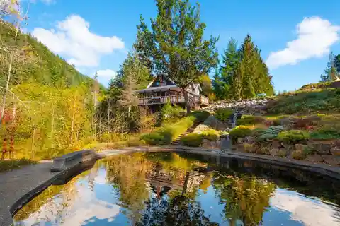 One-Of-A-Kind 5.8-Acre Bowen Property