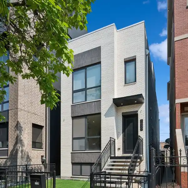 ELEGANT SINGLE-FAMILY HOME IN WEST TOWN