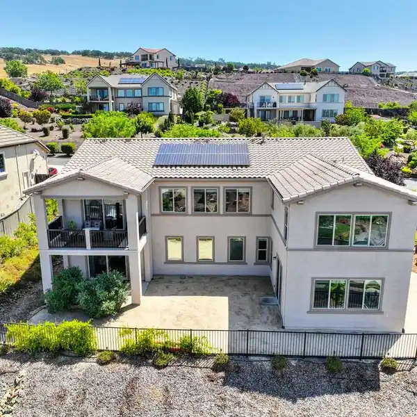 OUTSTANDING LUXURY SMART HOME
