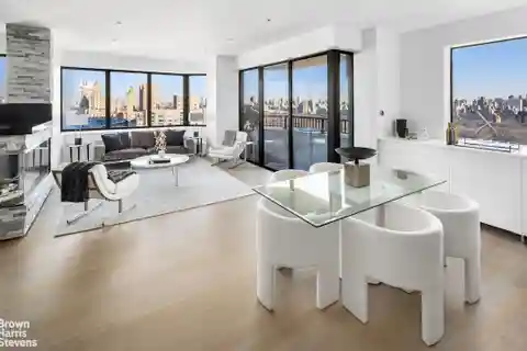 Gut-renovated Sky Penthouse for Rent