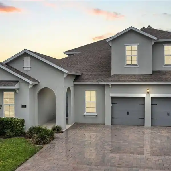 ALLURING MOVE IN READY FULLY UPGRADED HOME