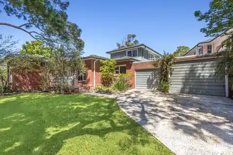 Relaxed Coastal Living with Modern Convenience