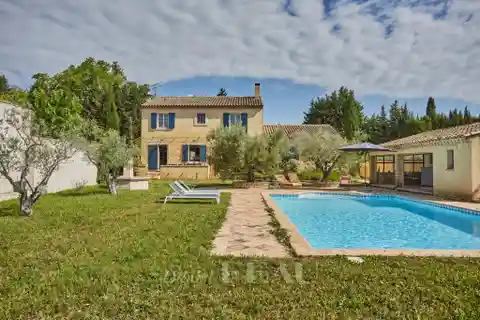 Tranquil Family Oasis with Pool and Conservatory