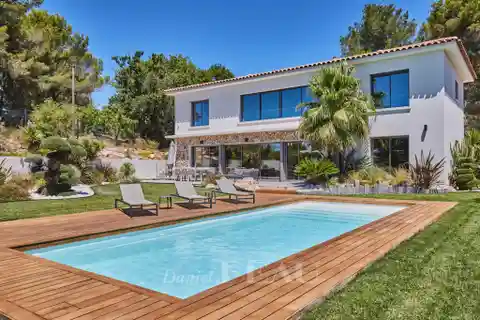 Renovated Villa in Privileged Location