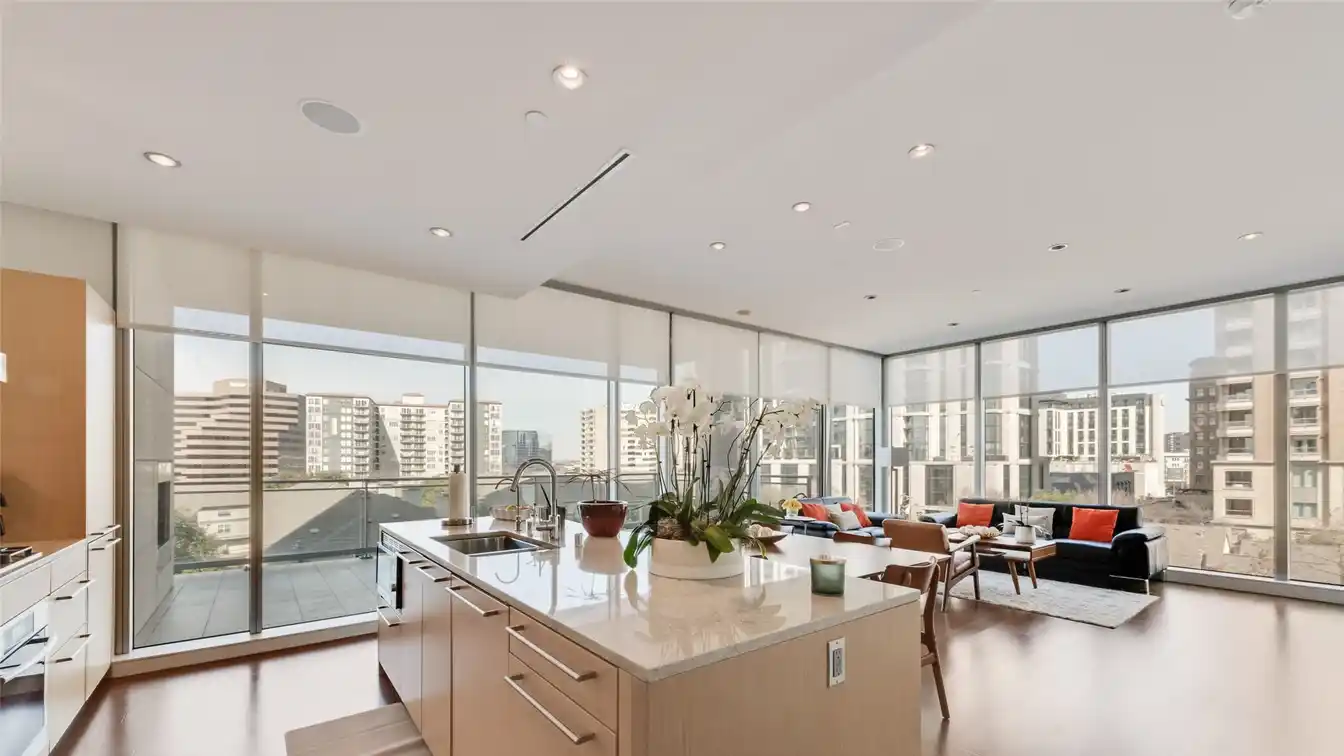 Beautiful Unit in an Exclusive Condo