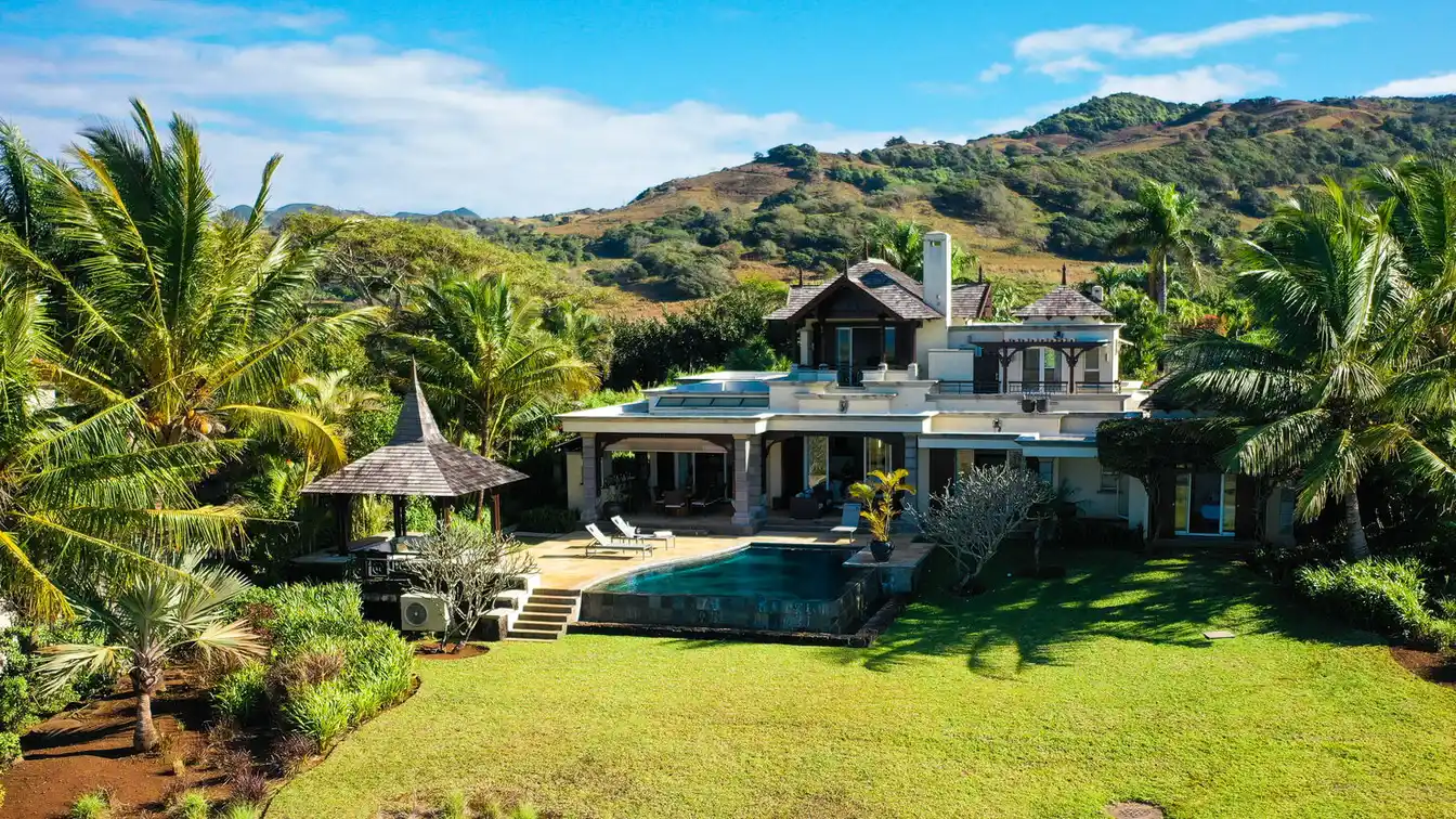 Fully Furnished Luxury Villa with Golf and Ocean Views
