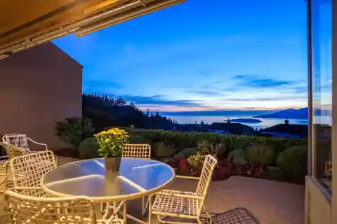 Serene Sahalee Home with Sunset Views