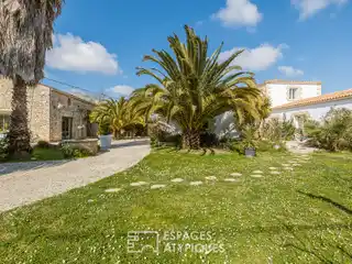Elegant Coastal Retreat with Guest House