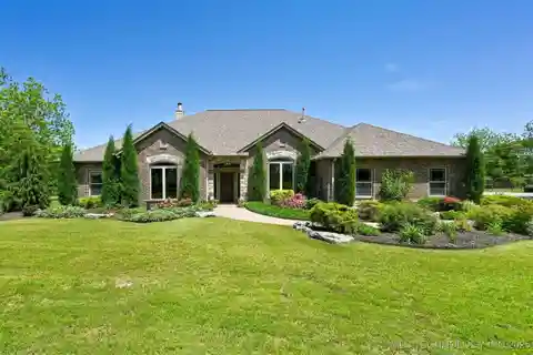 Private Country Oasis with Pond and Pool