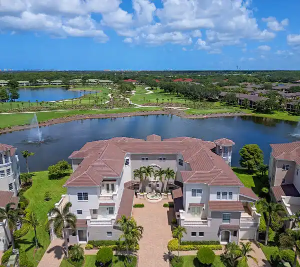 ELEGANT NAPLES PENTHOUSE WITH SUNSET GOLF VIEWS