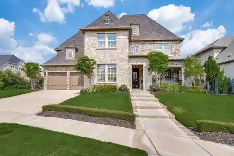 Stunning Newman Village Luxury with Pool Oasis
