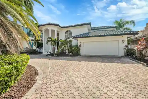 Five Bedroom Waterfront Home in Prestigious Eastern Shores