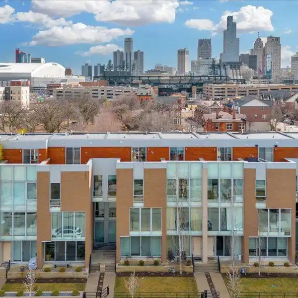 DESIGNER TOWNHOME STEPS FROM DOWNTOWN DETROIT