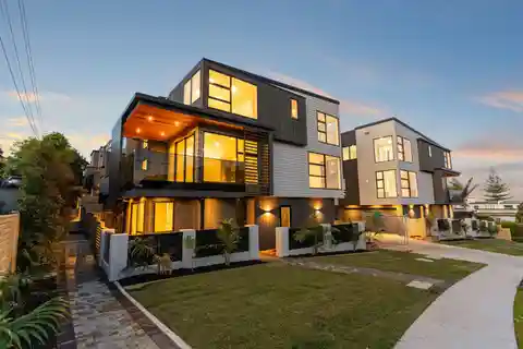High-Quality Townhome Near the Beach