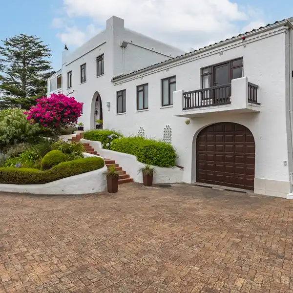SPANISH INSPIRED CHARACTER HOME IN LUXURY SPANISH FARM