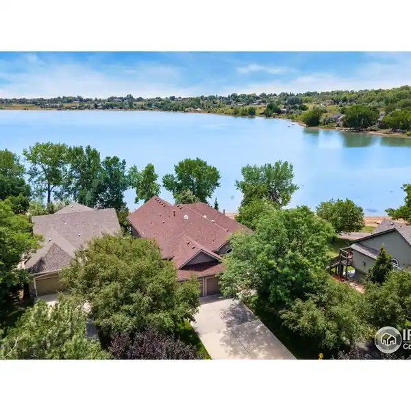 EXCEPTIONAL CUSTOM BUILT RANCH-STYLE PATIO HOME