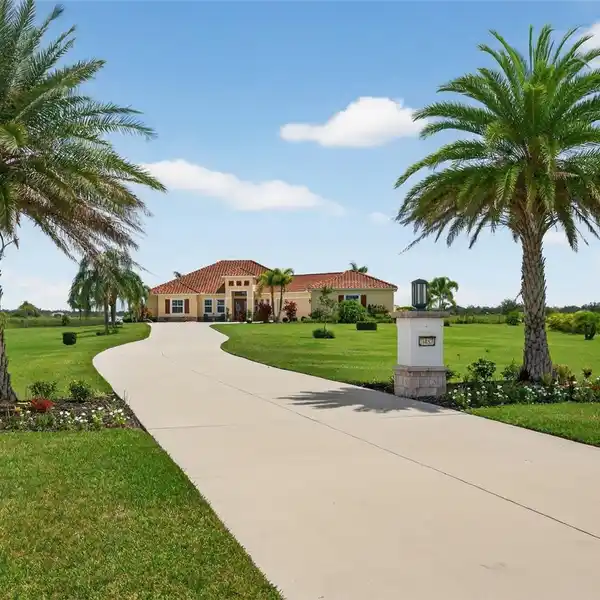 REFINED ELEGANCE WITH EVERYDAY COMFORT ON 3.5 ACRES